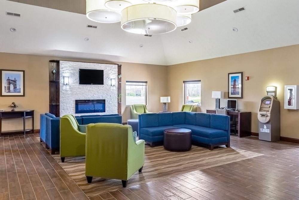 Comfort Inn & Suites Cincinnati Eastgate Экстерьер фото