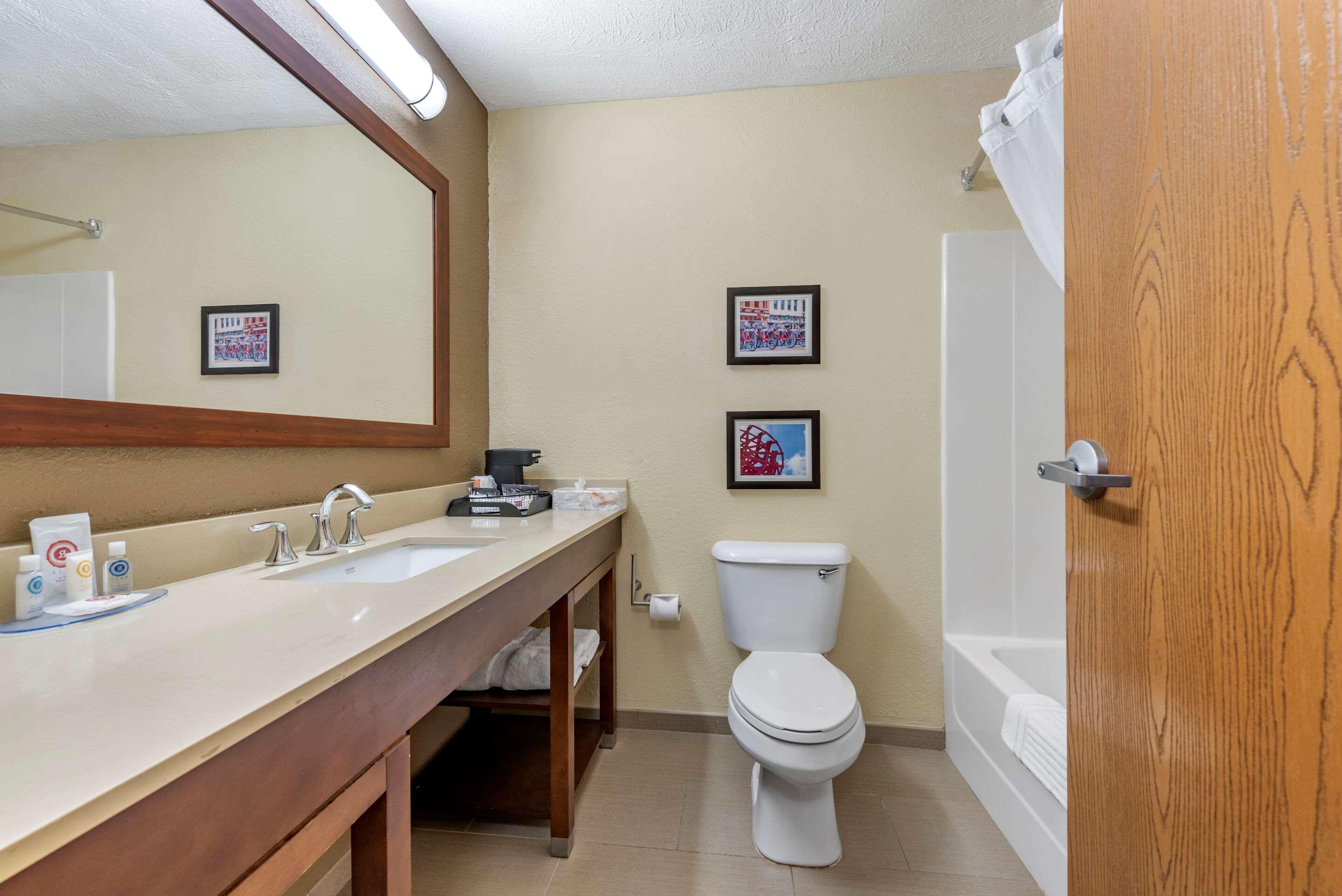 Comfort Inn & Suites Cincinnati Eastgate Экстерьер фото