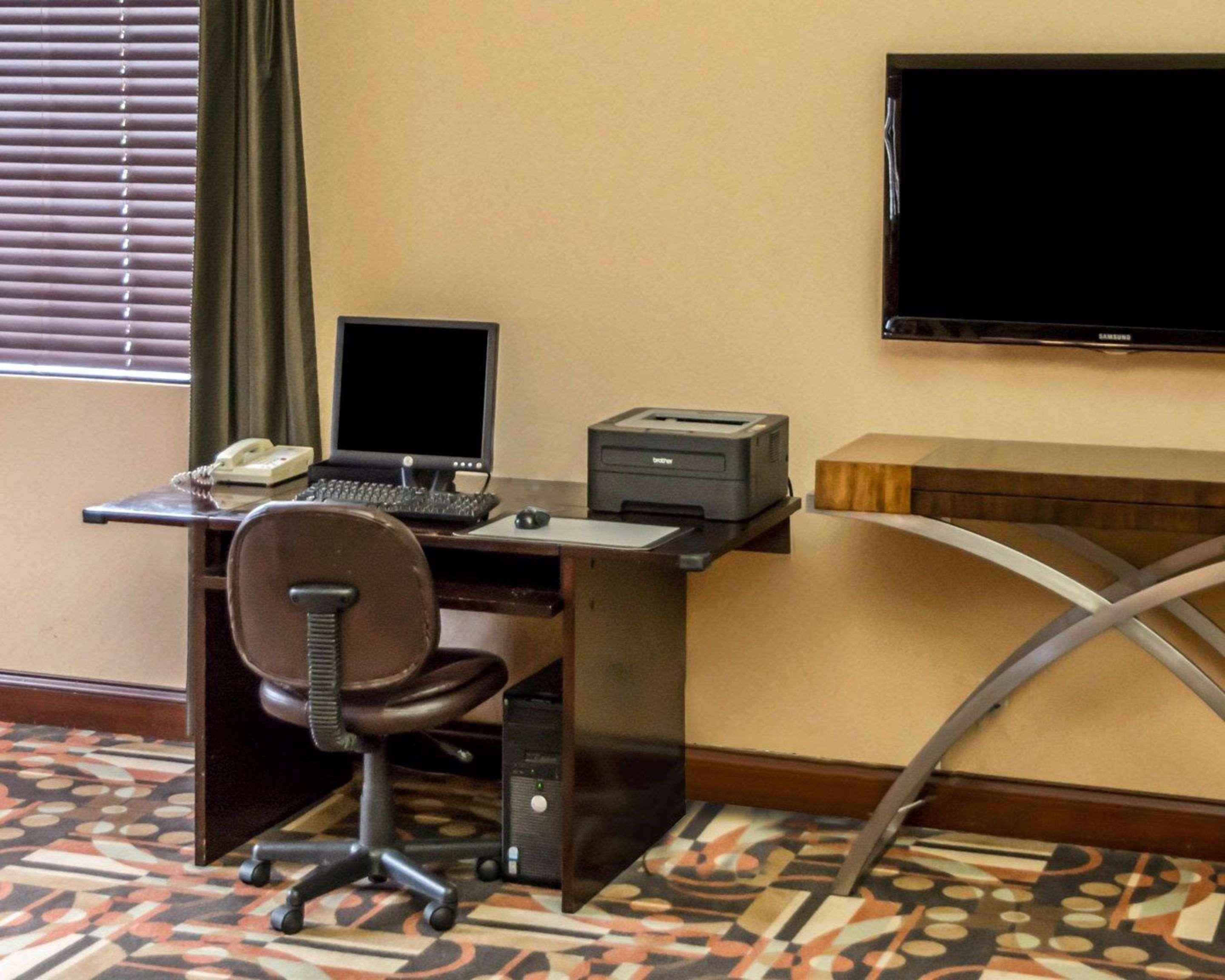 Comfort Inn & Suites Cincinnati Eastgate Экстерьер фото
