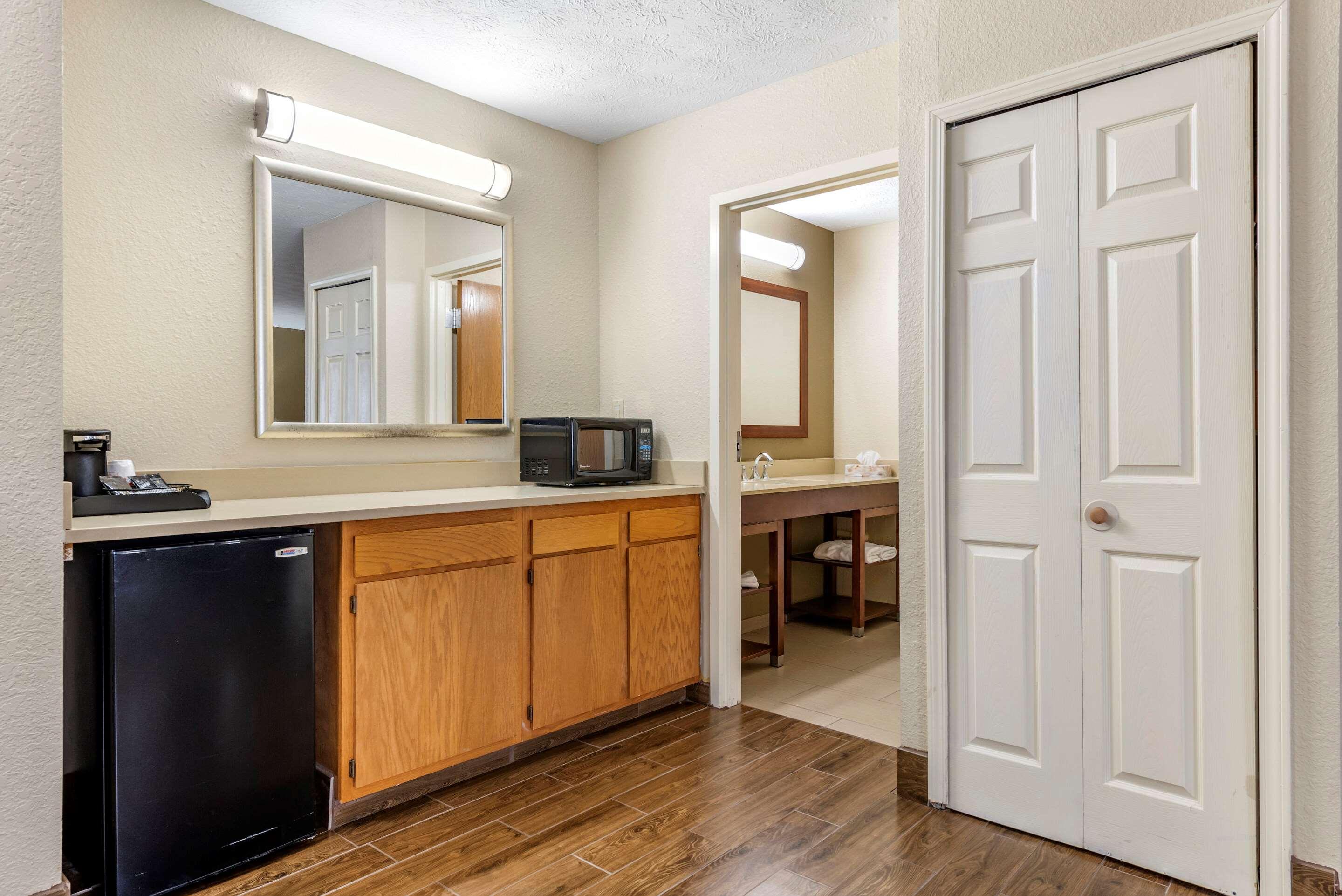 Comfort Inn & Suites Cincinnati Eastgate Экстерьер фото