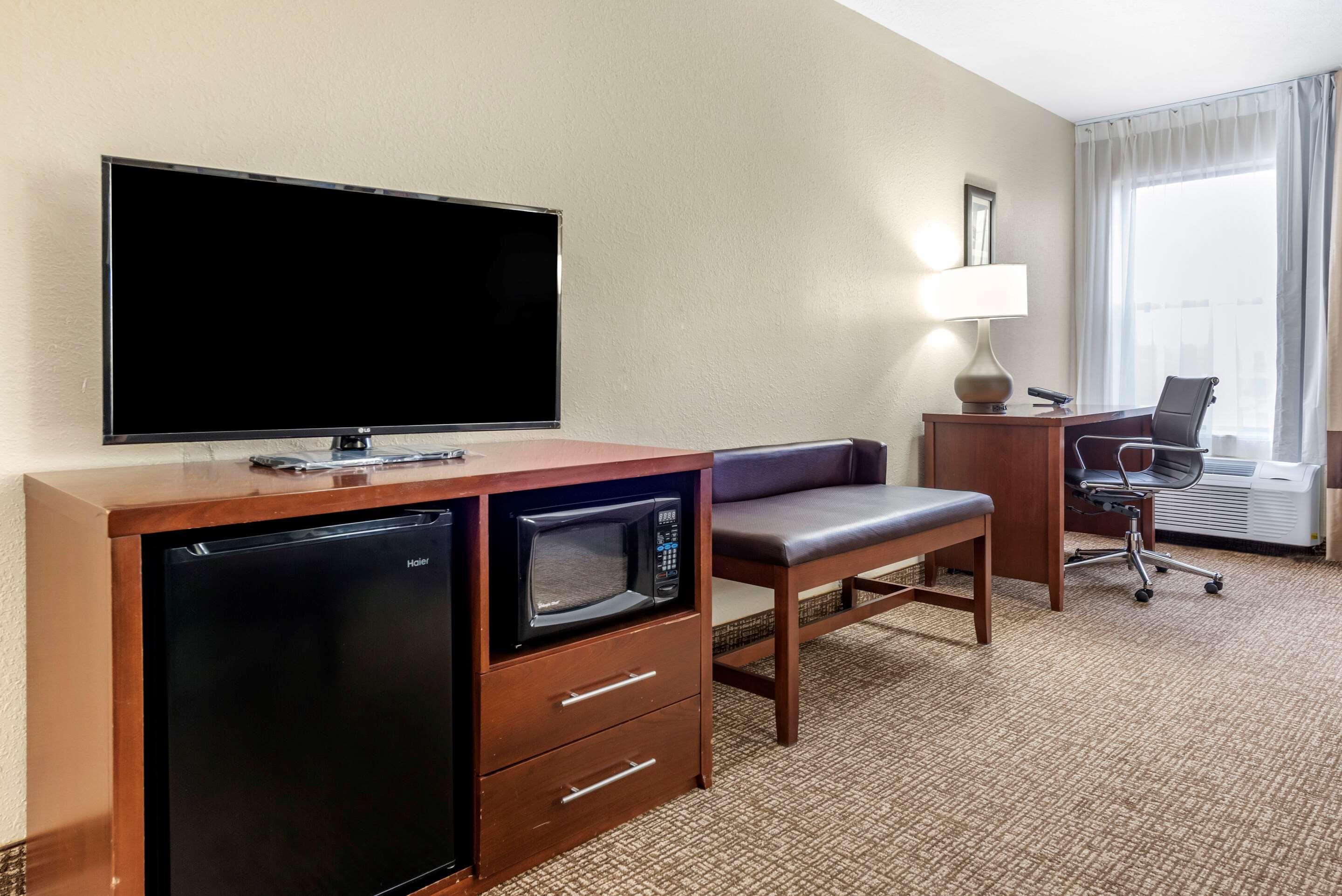 Comfort Inn & Suites Cincinnati Eastgate Экстерьер фото