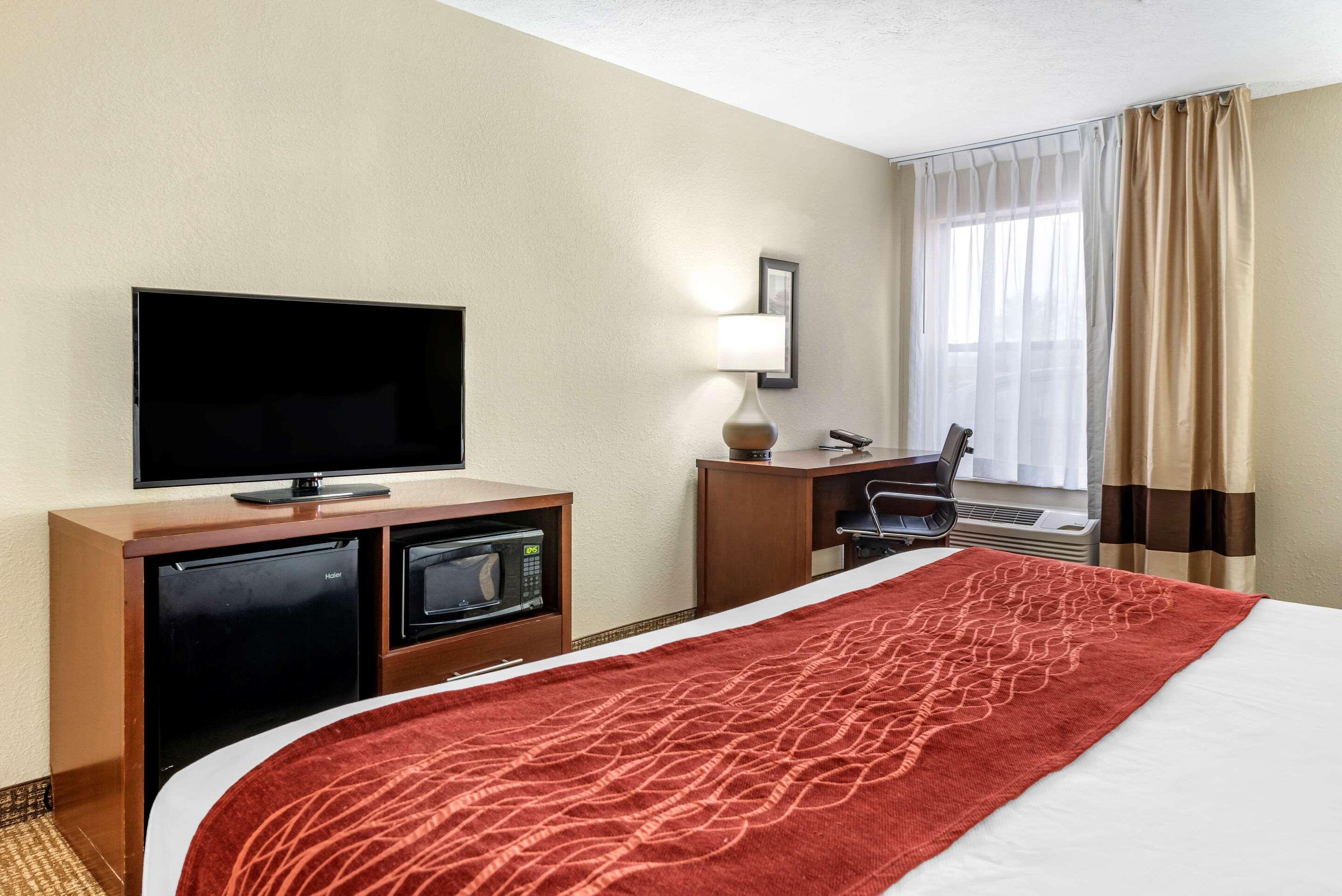 Comfort Inn & Suites Cincinnati Eastgate Экстерьер фото