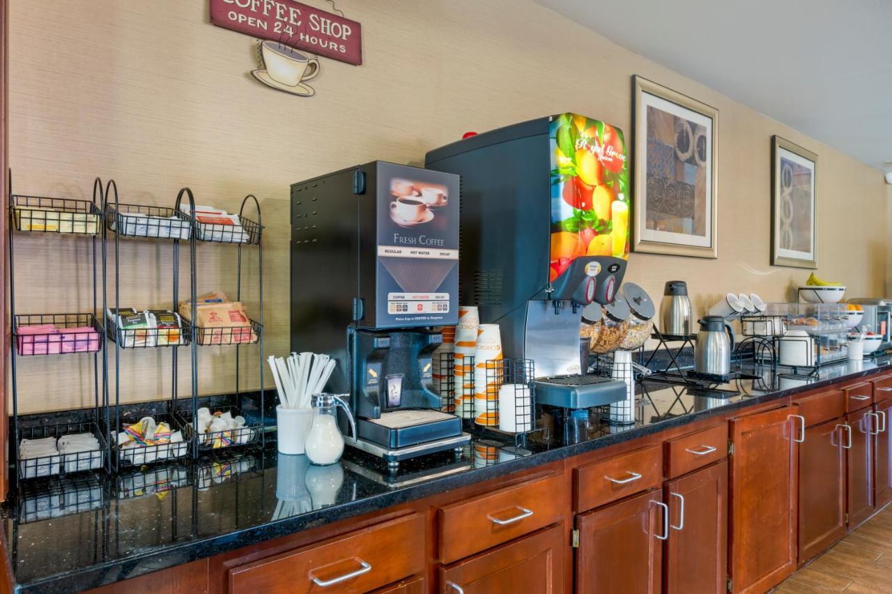 Comfort Inn & Suites Cincinnati Eastgate Экстерьер фото