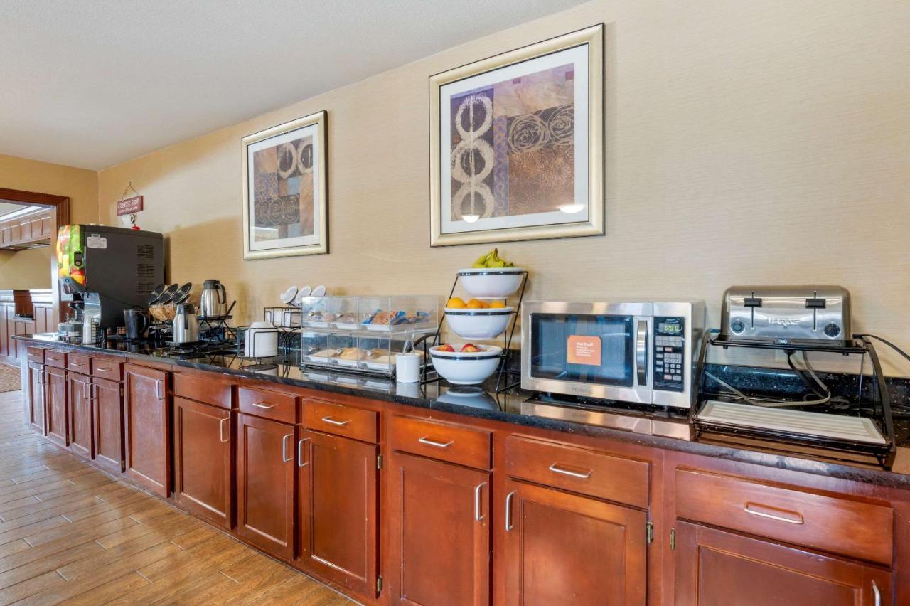 Comfort Inn & Suites Cincinnati Eastgate Экстерьер фото