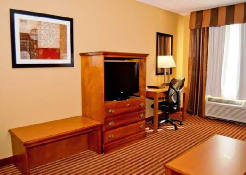 Comfort Inn & Suites Cincinnati Eastgate Номер фото