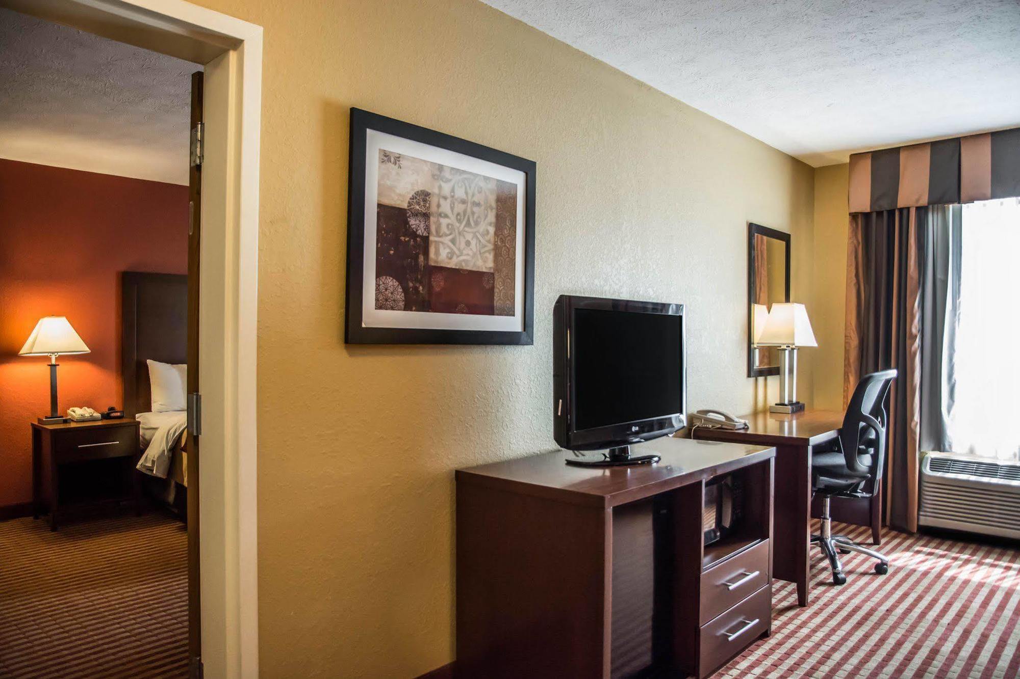Comfort Inn & Suites Cincinnati Eastgate Экстерьер фото