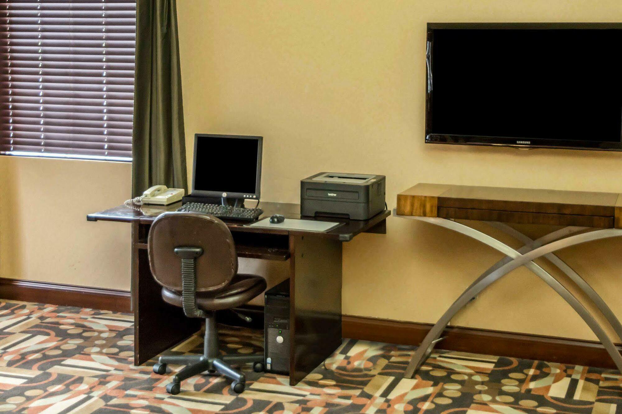 Comfort Inn & Suites Cincinnati Eastgate Экстерьер фото